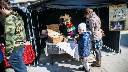 Rynek pełen wielkanocnych smakołyków, Gorliczanie zaopatrują się przed świętami