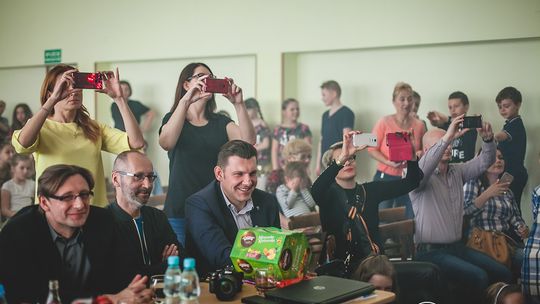 Szkolne zespoły taneczne z Gorlickiego wystąpiły na jednej scenie. Podsumowanie przeglądu „Radość Dzieciom”.