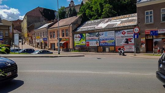 Sypią się mandaty. Samochodów przybywa to i ciaśniej na parkingach.