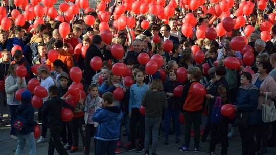 Na płycie Rynku powstała żywa flaga. Tak Gorlice świętują Niepodległość!