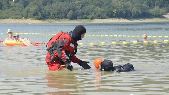 Słońce, woda, konkursy z nagrodami i wiedza przemycana w nietypowych pokazach