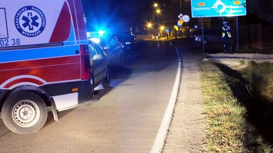 Potrącenie pieszego w Moszczenicy. Mężczyzna nie żyje. Droga zablokowana.