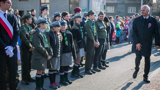 Gorlickie obchody 100. rocznicy odzyskania przez Polskę niepodległości. O godzinie 12.00 wybrzmiał hymn.