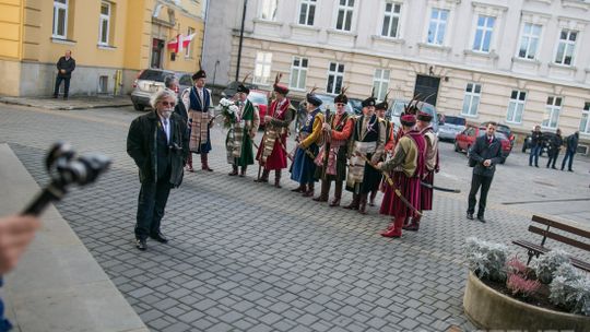 Gorlickie obchody 100. rocznicy odzyskania przez Polskę niepodległości. O godzinie 12.00 wybrzmiał hymn.