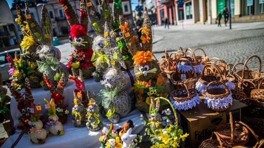 Rynek pełen wielkanocnych smakołyków, Gorliczanie zaopatrują się przed świętami