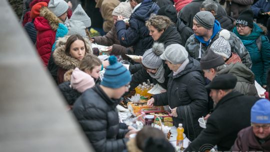 Były serdeczne życzenia i łamanie się opłatkiem. Gorliczanie spotkali się na miejskiej wigilii [ZDJĘCIA, VIDEO]