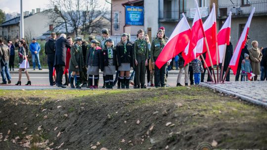 Gorlickie obchody 100. rocznicy odzyskania przez Polskę niepodległości. O godzinie 12.00 wybrzmiał hymn.