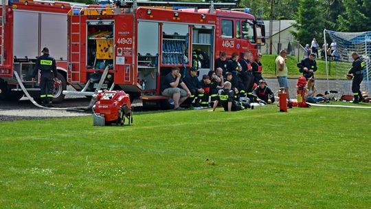 Na stadionie trwa zaciekła rywalizacja druhen i druhów z Gorlickiego