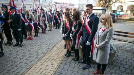 Gorlickie obchody 100. rocznicy odzyskania przez Polskę niepodległości. O godzinie 12.00 wybrzmiał hymn.