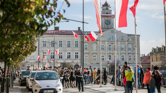 Gorlickie obchody 100. rocznicy odzyskania przez Polskę niepodległości. O godzinie 12.00 wybrzmiał hymn.