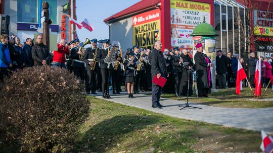 Gorlickie obchody 100. rocznicy odzyskania przez Polskę niepodległości. O godzinie 12.00 wybrzmiał hymn.