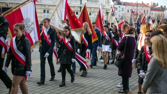 Gorlickie obchody 100. rocznicy odzyskania przez Polskę niepodległości. O godzinie 12.00 wybrzmiał hymn.