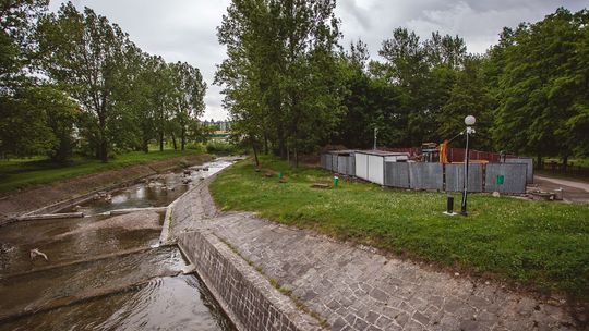 Odwiedziliśmy parkowy plac budowy. Efekty prac są już coraz widoczniejsze. Sami zobaczcie.