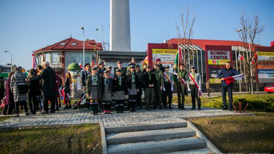 Gorlickie obchody 100. rocznicy odzyskania przez Polskę niepodległości. O godzinie 12.00 wybrzmiał hymn.