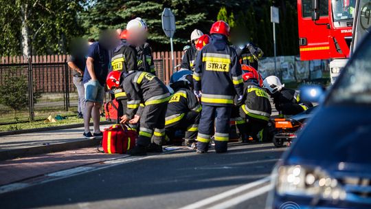 Dominikowice. Zderzenie skutera i osobówki. Jedna osoba ranna.