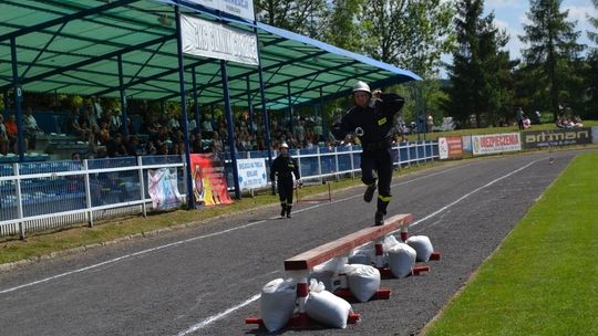 Na stadionie trwa zaciekła rywalizacja druhen i druhów z Gorlickiego