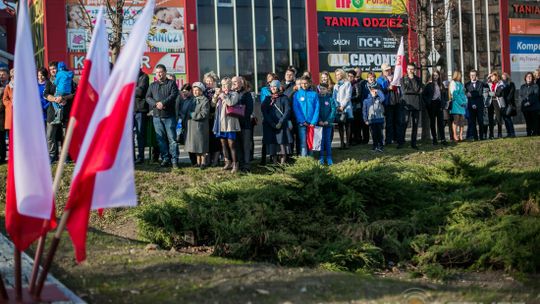 Gorlickie obchody 100. rocznicy odzyskania przez Polskę niepodległości. O godzinie 12.00 wybrzmiał hymn.