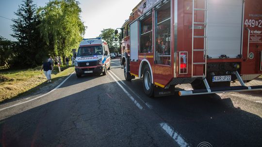 Dominikowice. Zderzenie skutera i osobówki. Jedna osoba ranna.