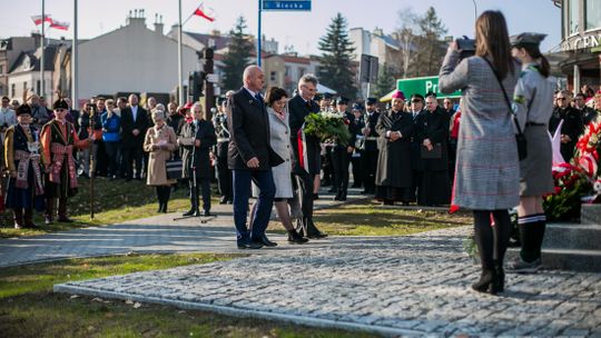 Gorlickie obchody 100. rocznicy odzyskania przez Polskę niepodległości. O godzinie 12.00 wybrzmiał hymn.