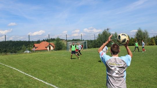 Przyjaciele Wsi Strzeszyn stawiają wszystko na jedną piłkę