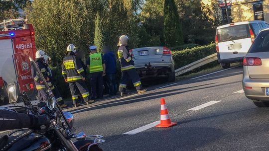 Ropica Polska. Volvo przełamało bariery zabezpieczające.