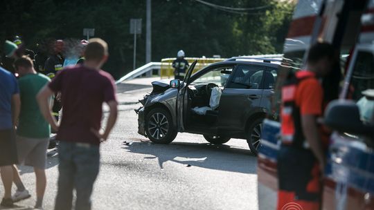 Ropa. Zderzenie motocykla z osobówką. Jedna osoba ranna.