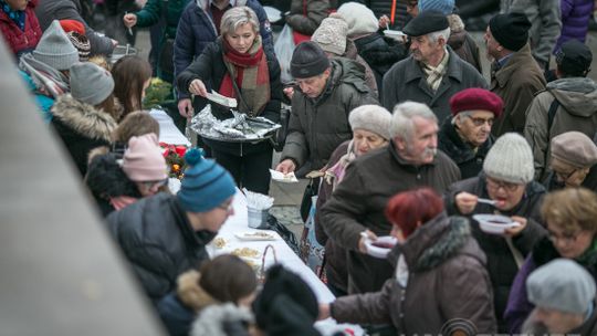 Były serdeczne życzenia i łamanie się opłatkiem. Gorliczanie spotkali się na miejskiej wigilii [ZDJĘCIA, VIDEO]