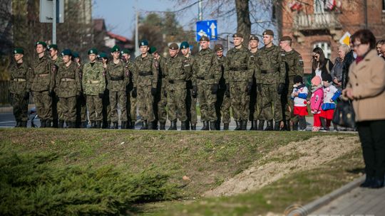 Gorlickie obchody 100. rocznicy odzyskania przez Polskę niepodległości. O godzinie 12.00 wybrzmiał hymn.