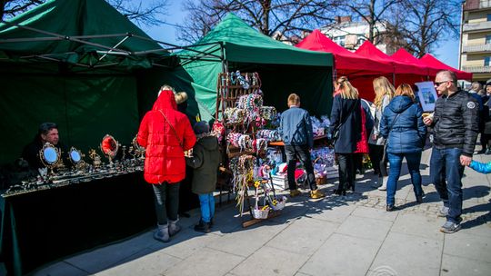 Rynek pełen wielkanocnych smakołyków, Gorliczanie zaopatrują się przed świętami