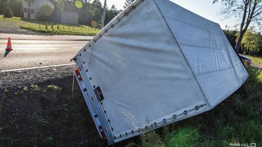 Zderzenie dostawczaka z osobówką