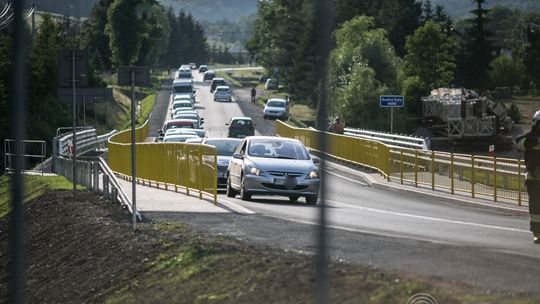 Ropa. Zderzenie motocykla z osobówką. Jedna osoba ranna.