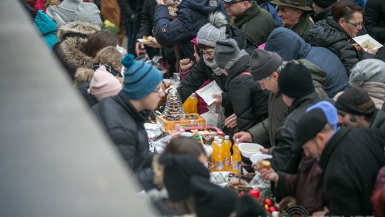 Były serdeczne życzenia i łamanie się opłatkiem. Gorliczanie spotkali się na miejskiej wigilii [ZDJĘCIA, VIDEO]