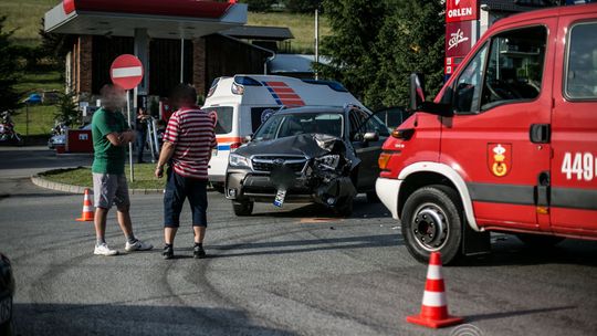 Ropa. Zderzenie motocykla z osobówką. Jedna osoba ranna.