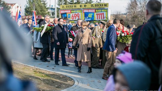 Gorlickie obchody 100. rocznicy odzyskania przez Polskę niepodległości. O godzinie 12.00 wybrzmiał hymn.