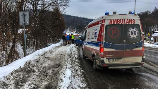 Ropica Górna: zderzenie volkswagena i audi AKTUALIZACJA