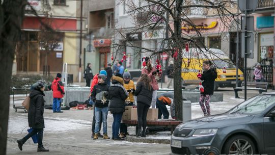 Gorlicki Rynek stroi się na święta [ZDJĘCIA]