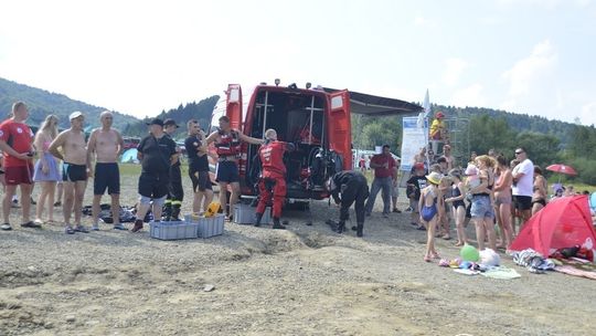 Słońce, woda, konkursy z nagrodami i wiedza przemycana w nietypowych pokazach