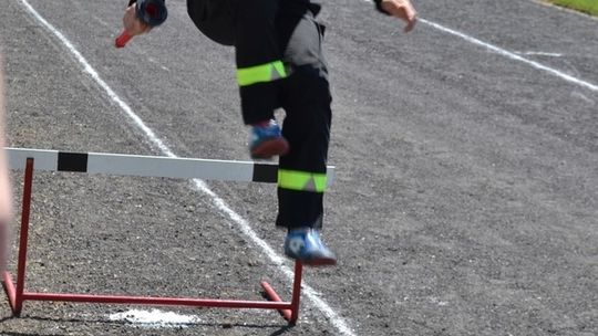 Na stadionie trwa zaciekła rywalizacja druhen i druhów z Gorlickiego