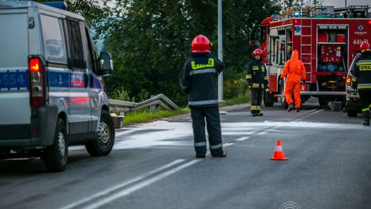 Dziwna substancja rozlała się na ulicy Przemysłowej w Gorlicach AKTUALIZACJA