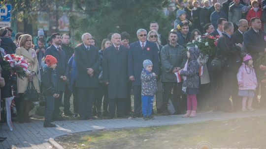 Gorlickie obchody 100. rocznicy odzyskania przez Polskę niepodległości. O godzinie 12.00 wybrzmiał hymn.