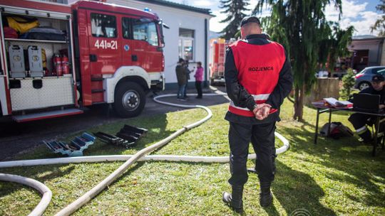 Strażacy z całego powiatu interweniowali „na wodociągach” w Ropicy Polskiej. Ćwiczono wiele wariantów.