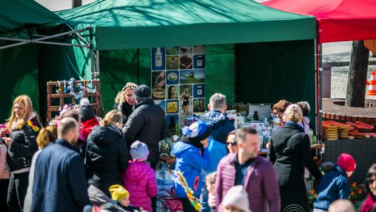 Rynek pełen wielkanocnych smakołyków, Gorliczanie zaopatrują się przed świętami