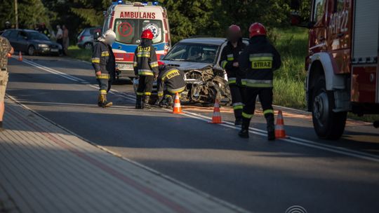 Sękowa. Zderzenie dwóch pojazdów osobowych.