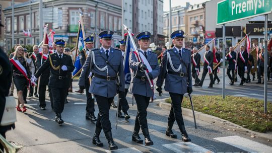 Gorlickie obchody 100. rocznicy odzyskania przez Polskę niepodległości. O godzinie 12.00 wybrzmiał hymn.