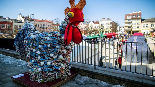 Rynek pełen wielkanocnych smakołyków, Gorliczanie zaopatrują się przed świętami