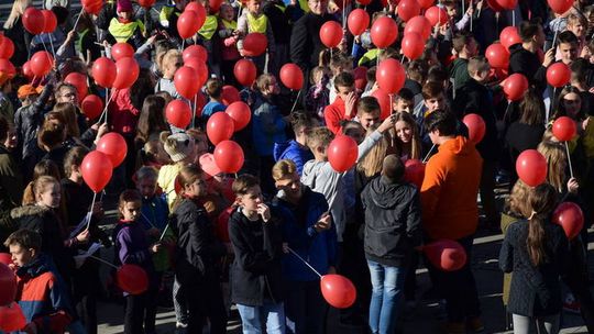 Na płycie Rynku powstała żywa flaga. Tak Gorlice świętują Niepodległość!