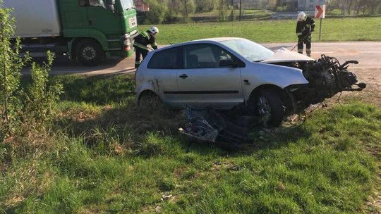 Droga była całkowicie zablokowana – zderzenie osobówki i samochodu ciężarowego na granicy Biecza i Binarowej.