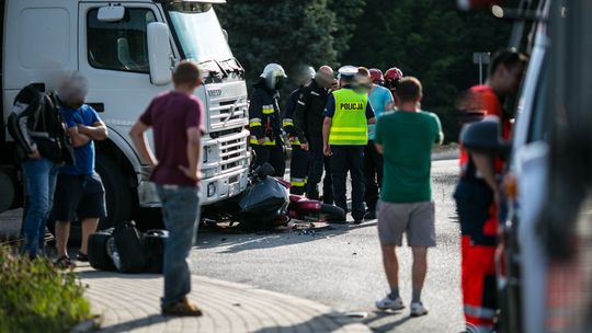 Ropa. Zderzenie motocykla z osobówką. Jedna osoba ranna.