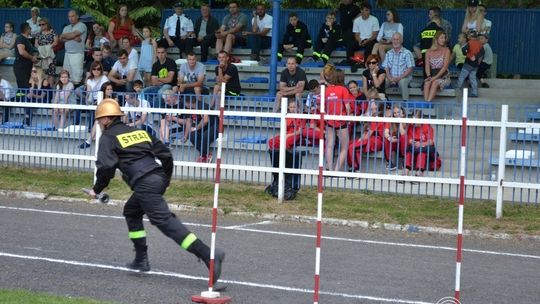 Na stadionie trwa zaciekła rywalizacja druhen i druhów z Gorlickiego