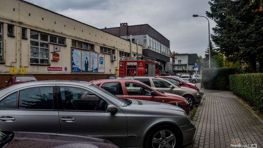 Pożar samochodu, kolizje i potrącenie pijanego